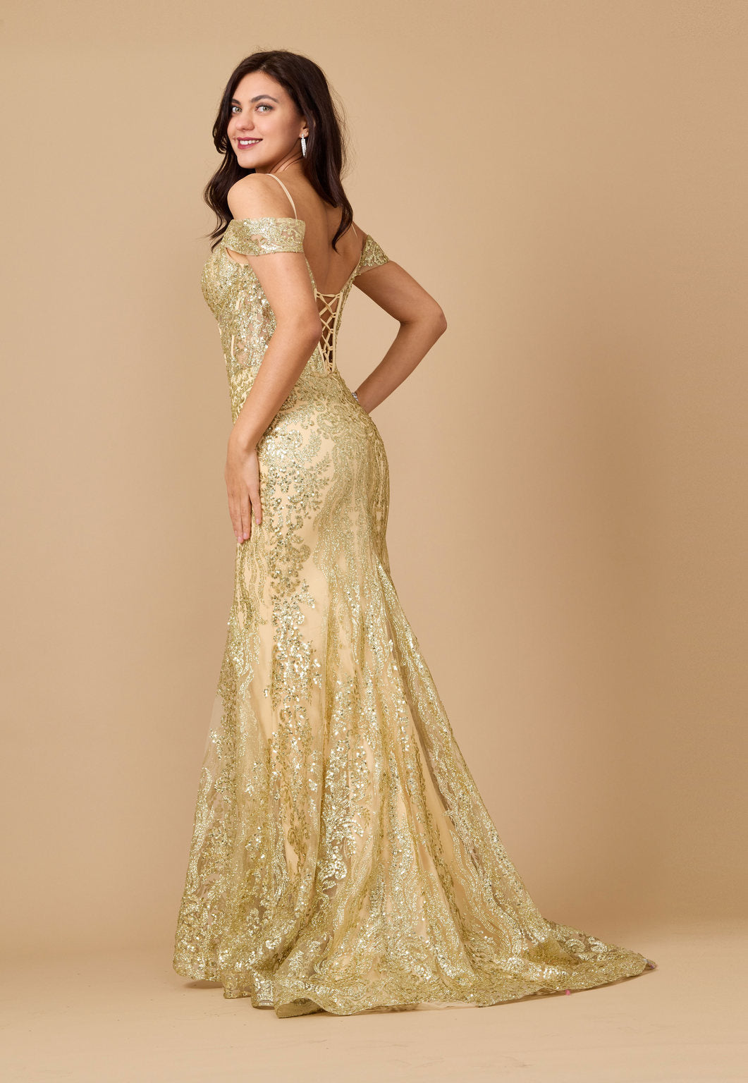 green emerald velvet dress Halter Neck Unique Plus Size Sparkly Feather Mermaid Prom Dress main image 1