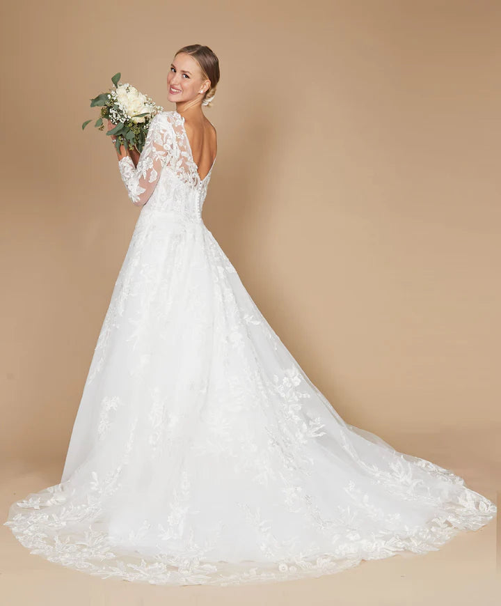 winter wedding dress Charlotte line court bridal gown. Cold weather brides: what did