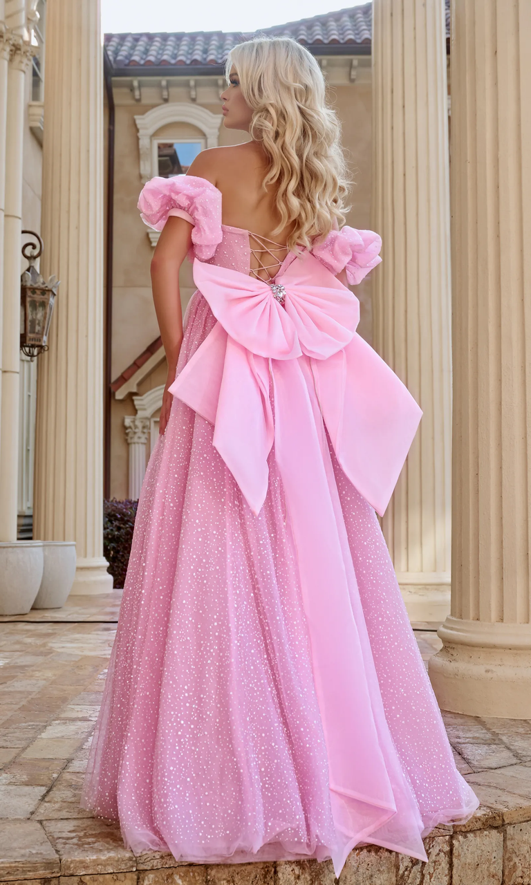 Captivating Curves: Portia and Scarlett's Lilac Strapless Gown main image 1
