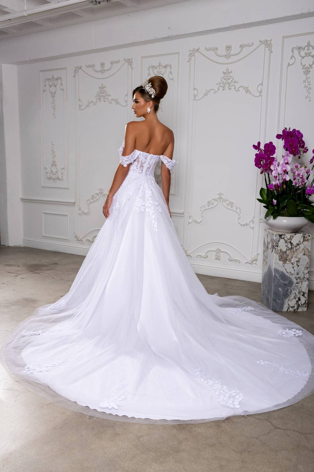 Off-the-Shoulder Floor-Length with Train Tulle Wedding Dress A-Line May Queen RQ8275