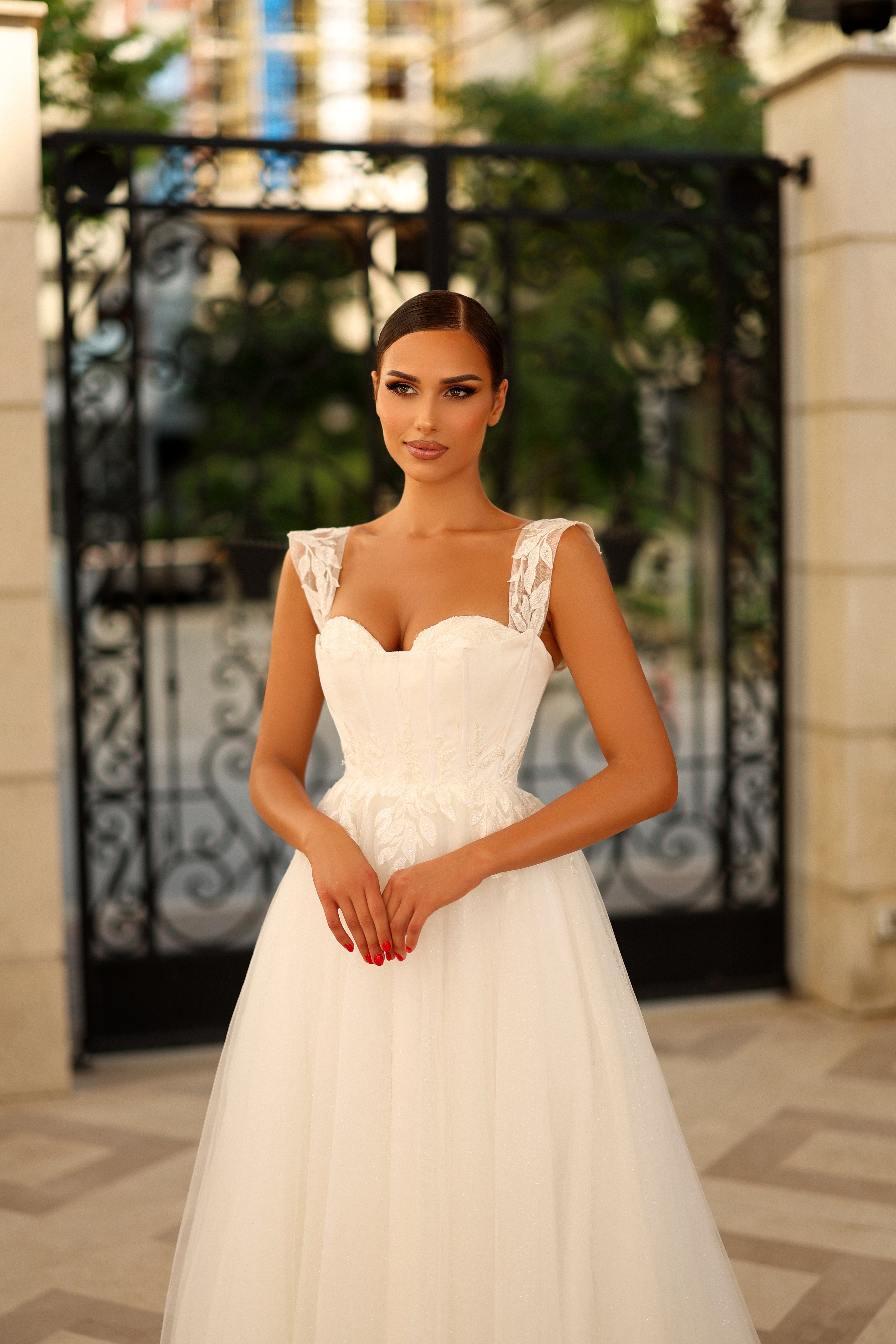 Wedding Dresses A Line Long Bridal Gown Lace Applique Wedding Dress Off White