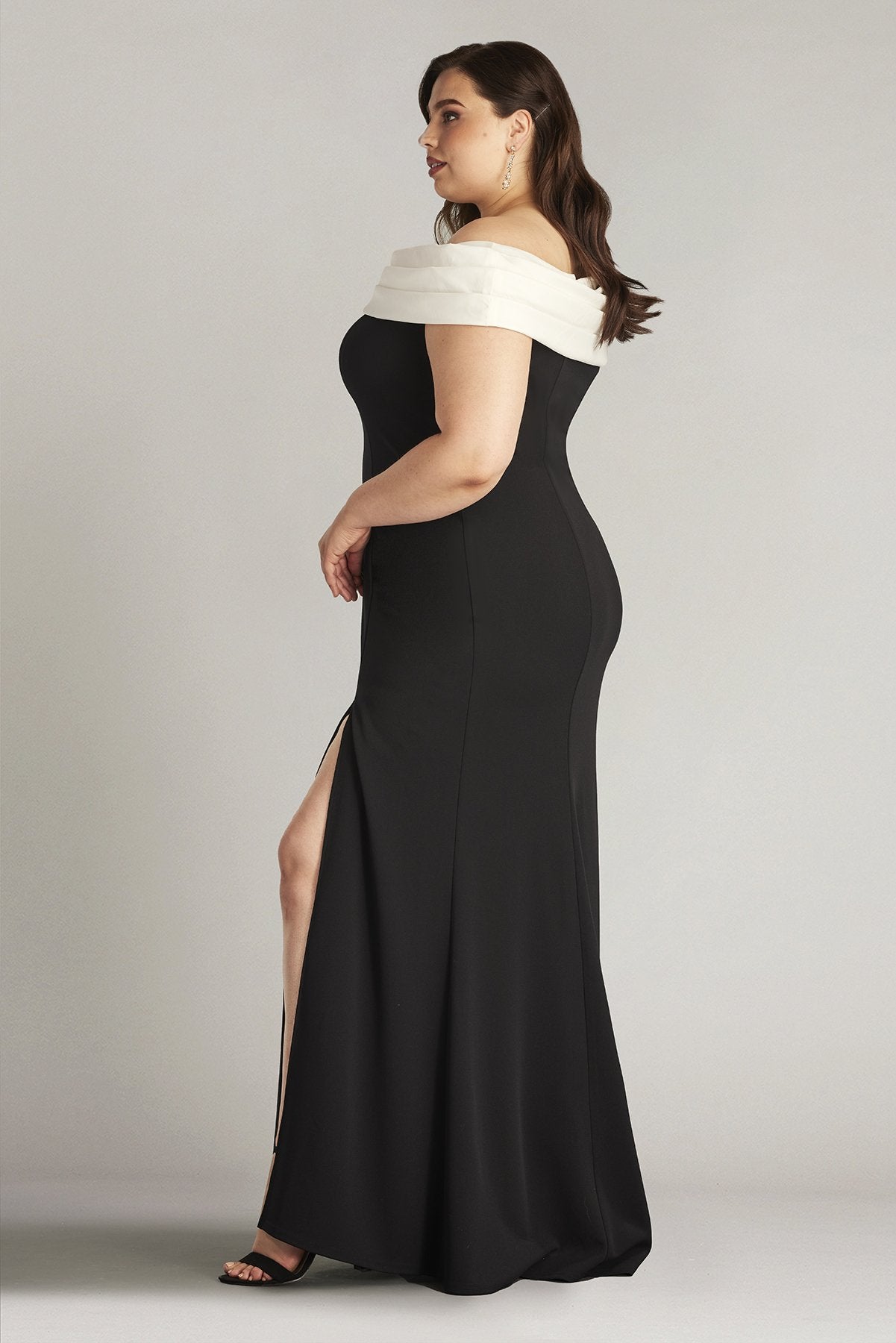 Ivory/Black Tadashi Shoji BOS24113LQ Long Fitted Formal Plus Size  