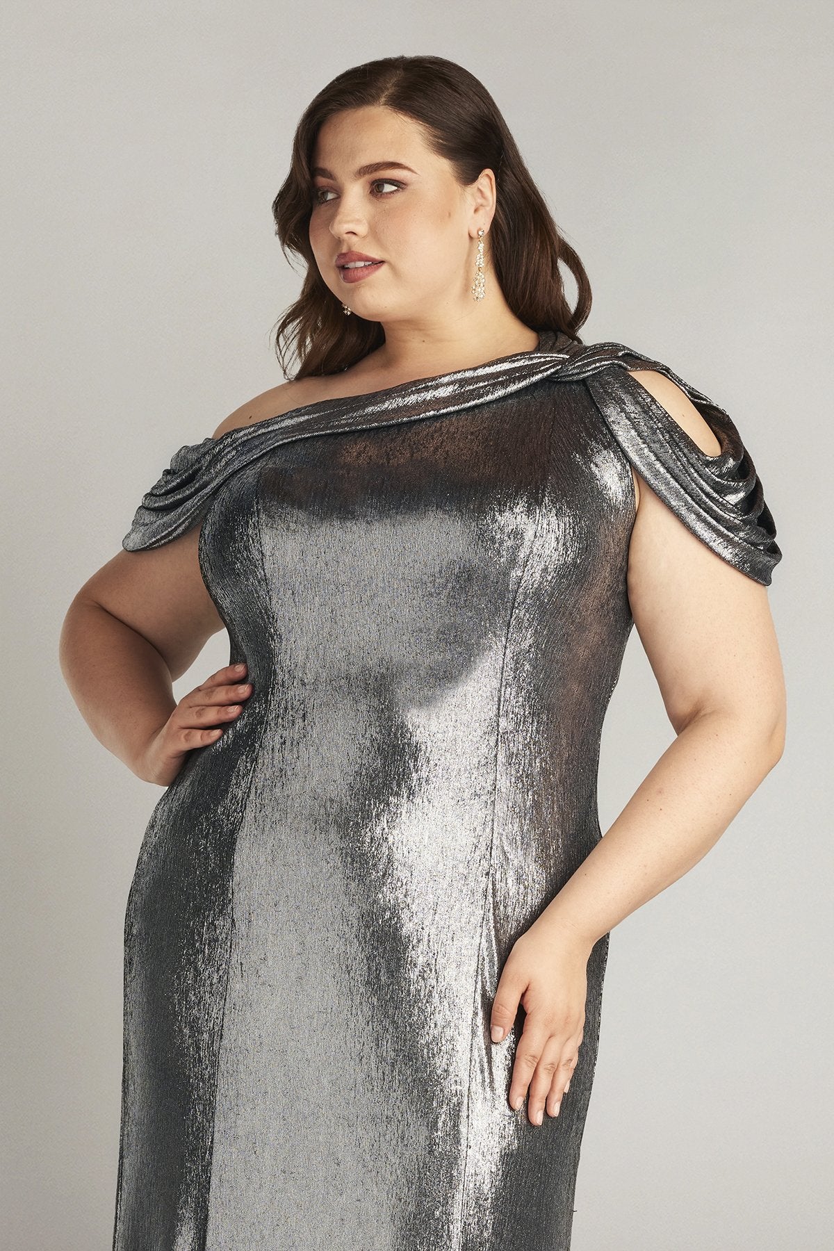 Tadashi Shoji BSJ22037LQ Long Formal Plus Size Metallic Dress