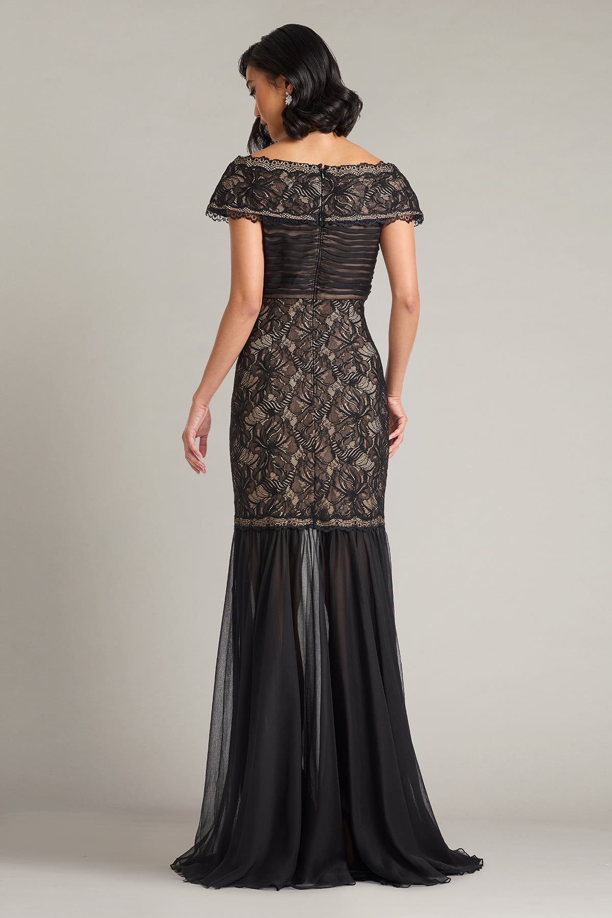 Black/Nude V-Neck Floor-Length Lace Mother of the Bride Cap Sleeve Mermaid Gown Tadashi Shoji CKI24883L