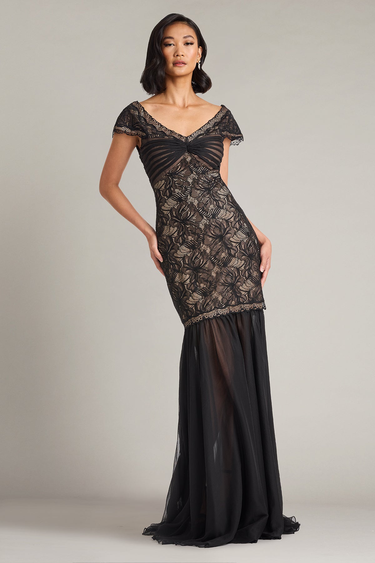 Black/Nude V-Neck Floor-Length Lace Mother of the Bride Cap Sleeve Mermaid Gown Tadashi Shoji CKI24883L