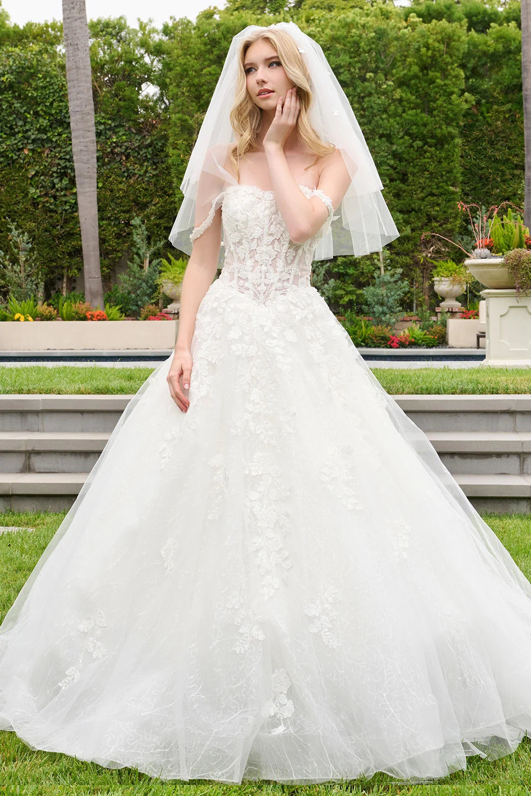 Sweetheart Floor-Length Lace Wedding Gown GLS GL3839