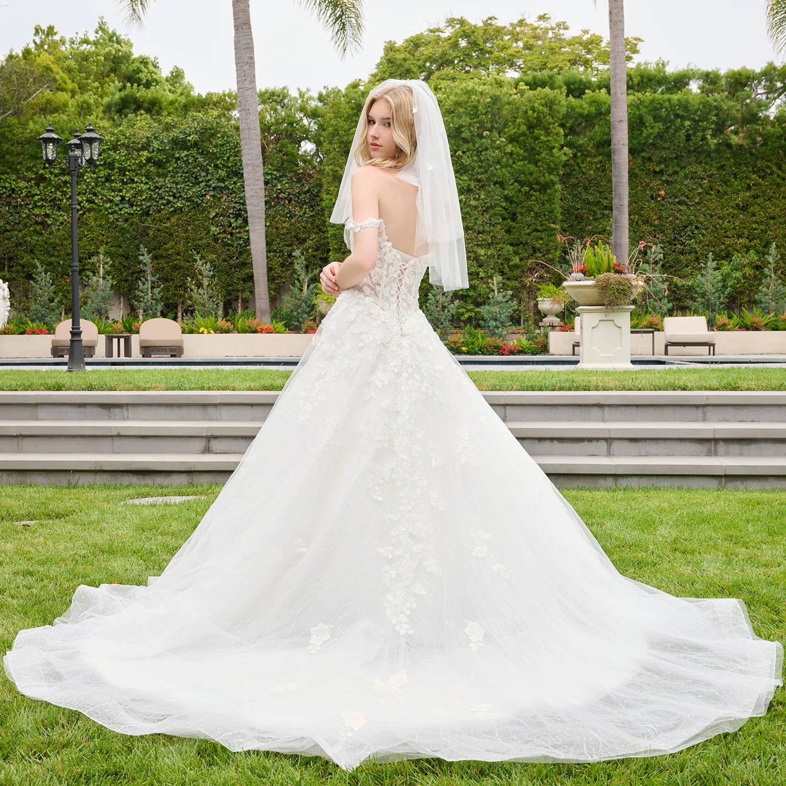 Sweetheart Floor-Length Lace Wedding Gown GLS GL3839