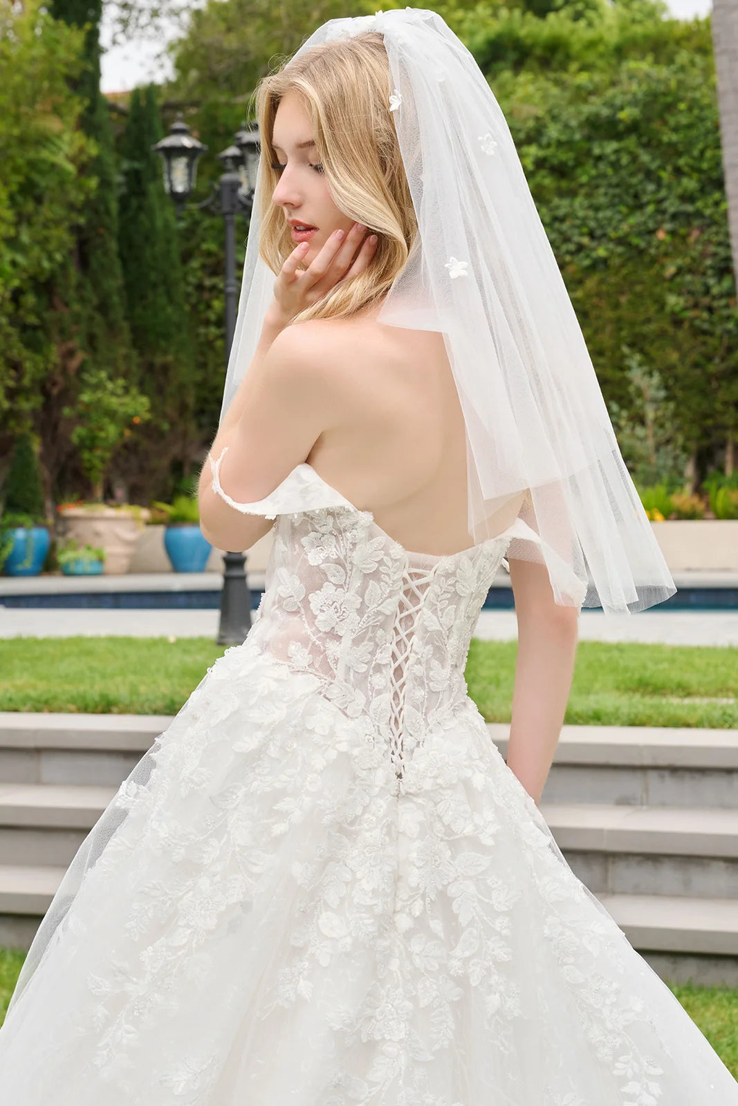 Sweetheart Floor-Length Lace Wedding Gown GLS GL3839