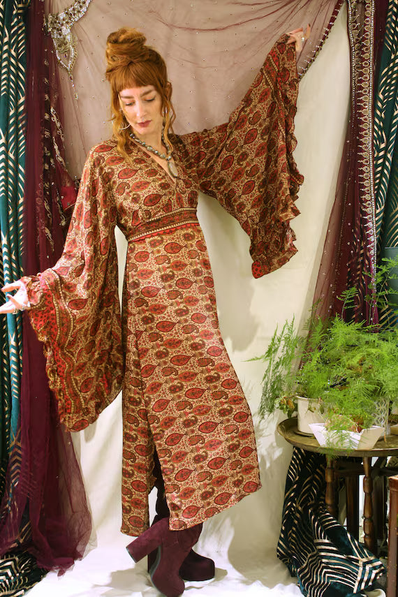 Stevie Nicks Dresses: Dreams Draped in Lace, Velvet & Moonlight The Dress Outlet Stevie Nicks Dresses: Dreams Draped in Lace, Velvet & Moonlight The Dress Outlet