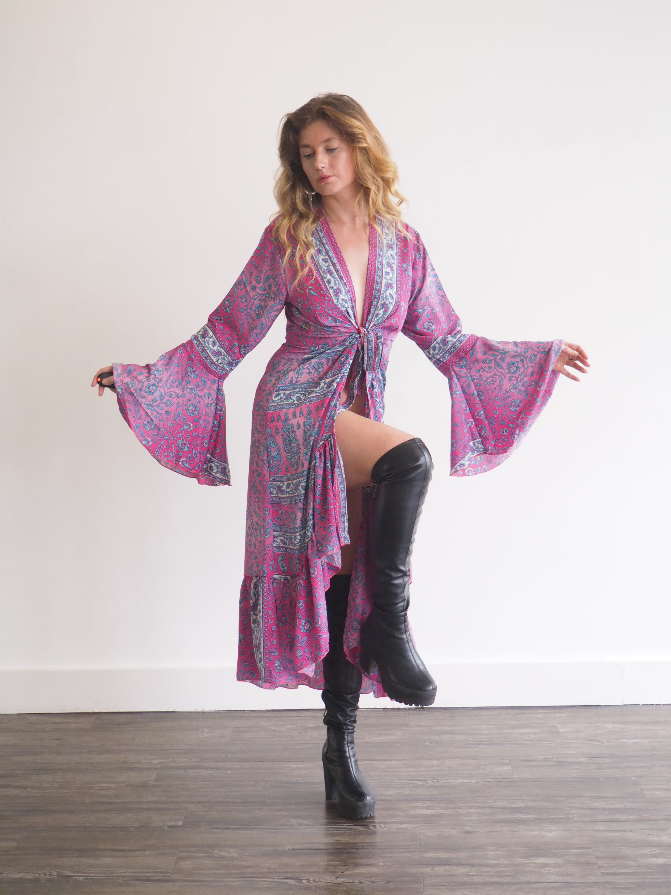 Stevie Nicks Dresses: Dreams Draped in Lace, Velvet & Moonlight The Dress Outlet Stevie Nicks Dresses: Dreams Draped in Lace, Velvet & Moonlight The Dress Outlet