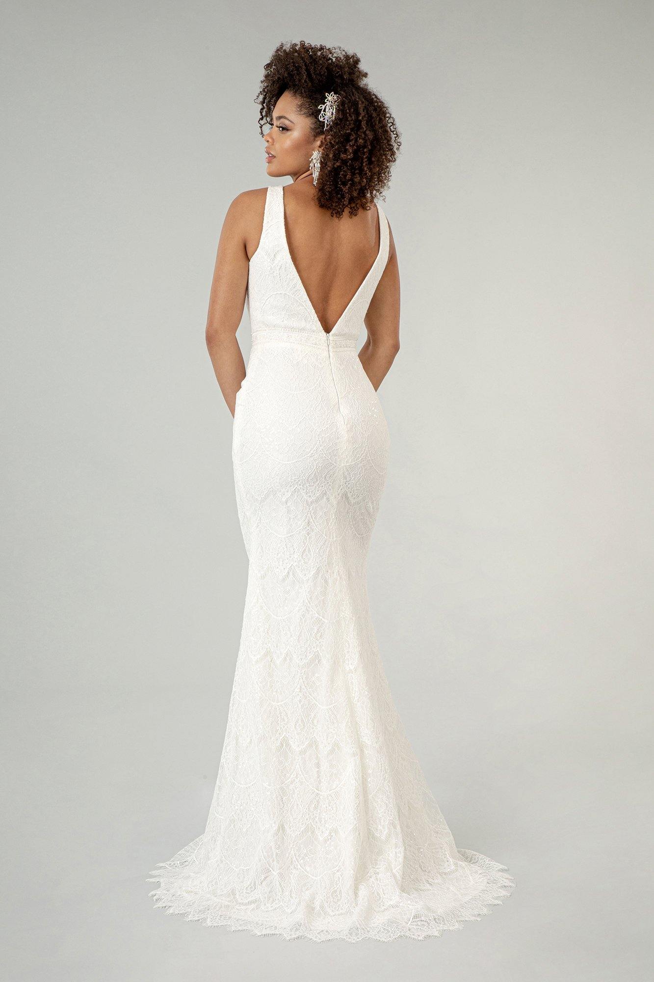 Long Sleeveless Lace Wedding Dress