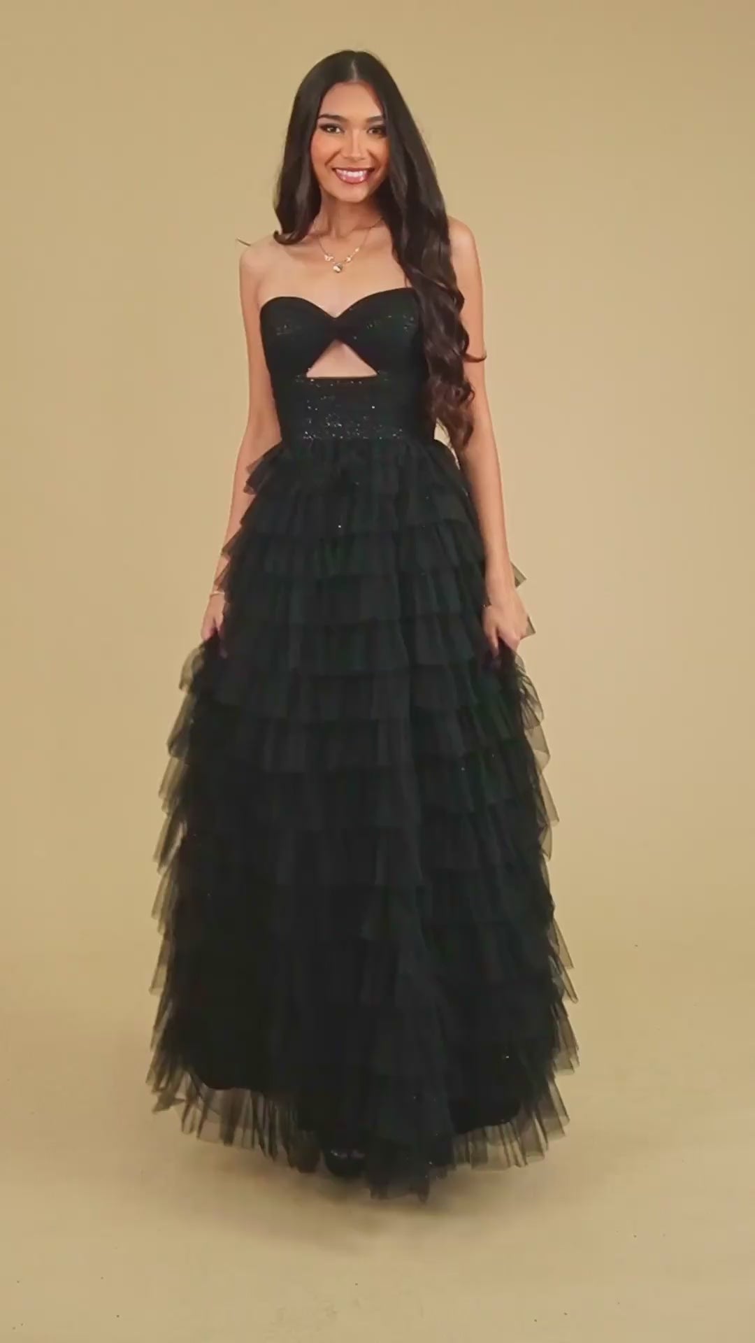 DD1344_Video_Dresses_Motion