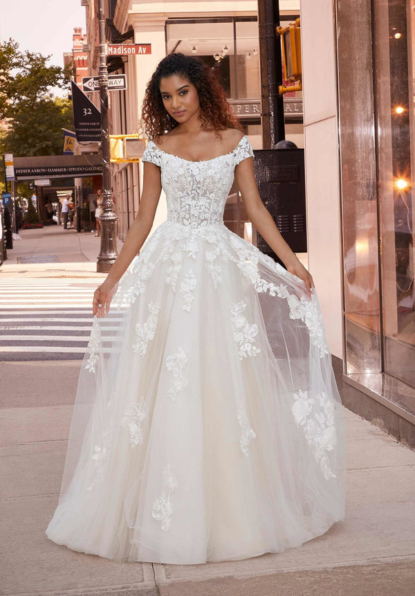 Long Lace Wedding Bridal Dress MGNY Madeline Gardner New York 2520