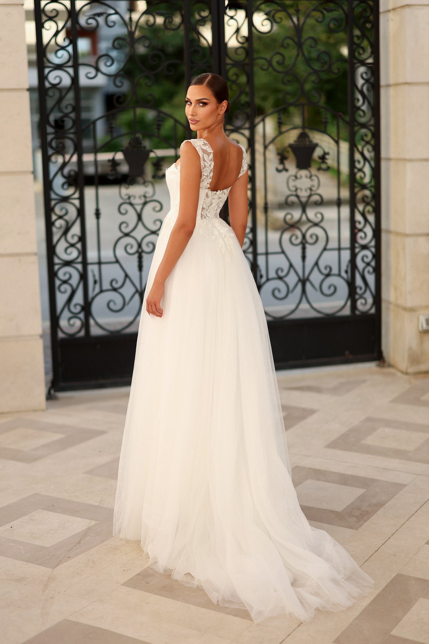 Wedding Dresses A Line Long Bridal Gown Lace Applique Wedding Dress Off White