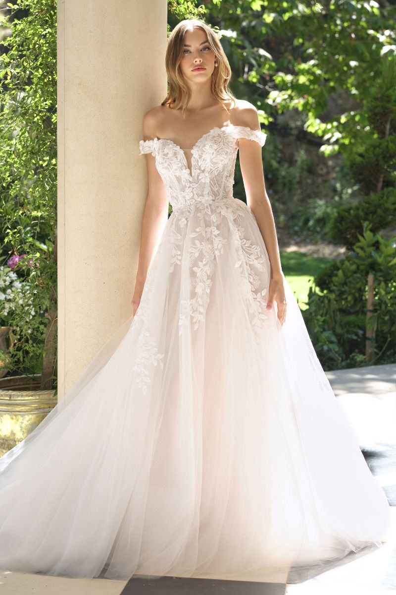 Wedding Dresses Long Floral Lace Applique A Line Wedding Dress Off White/Nude