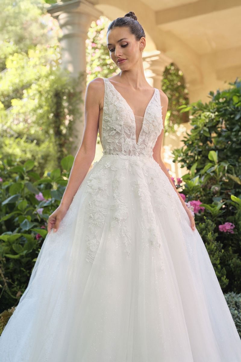 Wedding Dresses Long A Line Bridal Gown Lace Applique Wedding Dress Off White