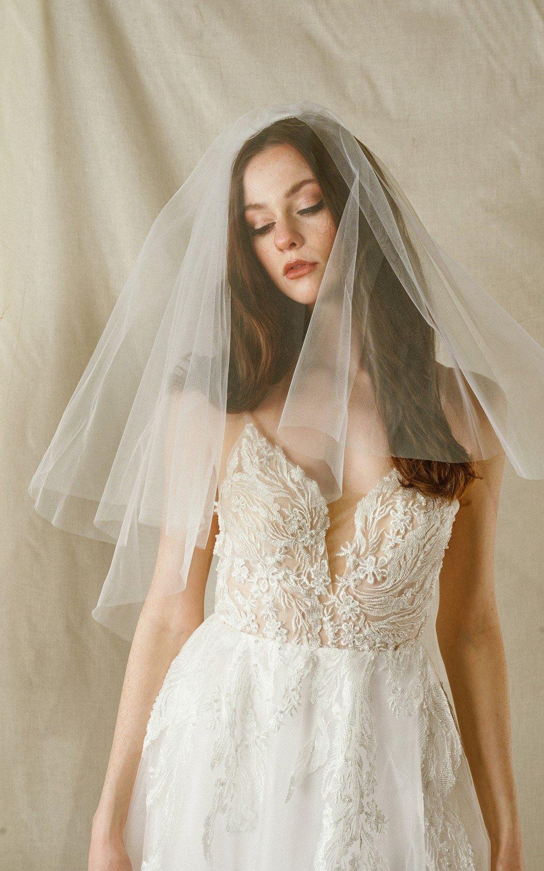 https://www.thedressoutlet.com/cdn/shop/products/simple-wedding-one-layer-bridal-veil-the-dress-outlet-1.jpg?v=1665837327&width=1080