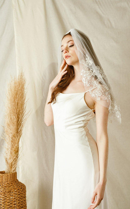 Two Layers Wedding Veil Short Waist Length - The Dress Outlet